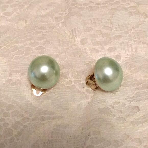Vintage Gold Tone Round Light Green Stud Earrings Non-Pierced Clip Earrings - Picture 7 of 9